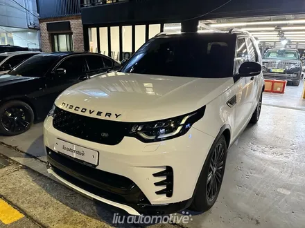 랜드로버 디스커버리5 전기형에서 후기형으로 바디킷 교체 하였습니다.