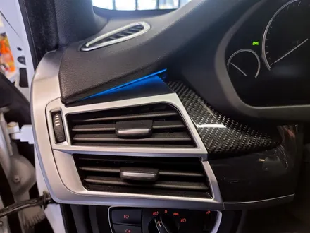 BMW F15 X5 실내 인테리어 카본트림 세트. 간단한 장착에 확실한 변화.
