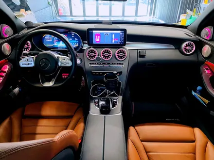 벤츠 W205 C클래스 64컬러 송풍구 엠비언트. 후석까지 화려한 분위기로.