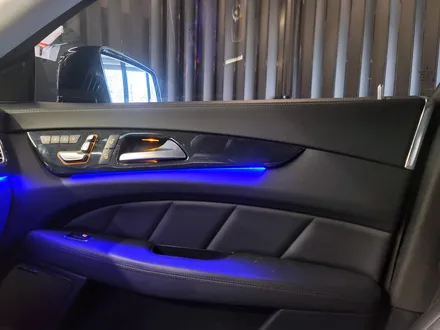 벤츠 W218 CLS 리츠 스마트 엠비언트. CLS에 어울리는 감각적인 분위기.