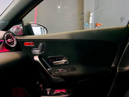 벤츠 A45 AMG 루프스킨 + 인테리어 튜닝 패키지. 부메스터 + AMG 핸들 + AMG 대쉬보드 패널 + 후석 송풍구.