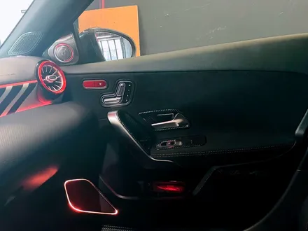 벤츠 W177 A45 AMG 미드레인지 + 선글라스 엠비언트 패키지. 유니크한 엠비언트를 원한다면.