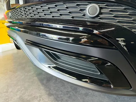 아우디 Q8 블랙팩 외관 패키지. 엠블럼까지 완벽한 블랙팩 시공.