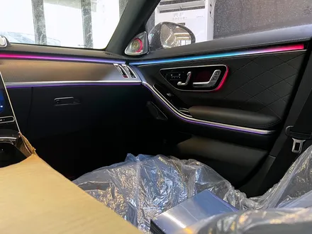 벤츠 W223 S클래스 액티브엠비언트 + 순정 부메스터 4D. 화려한 퍼포먼스, 액티브엠비언트.