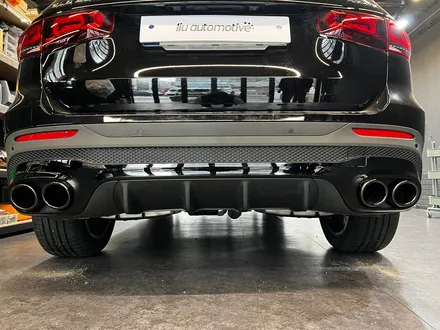 벤츠 GLB AMG 디퓨저 세트. AMG 리어 디퓨저로 완성되는 뒷모습.