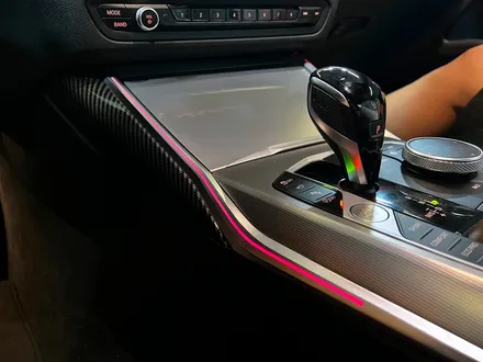 BMW G23 4시리즈 M440i 센터페시아 엠비언트 확장 + 카본 스포일러.