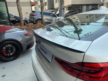 BMW 6GT 카본 스포일러.