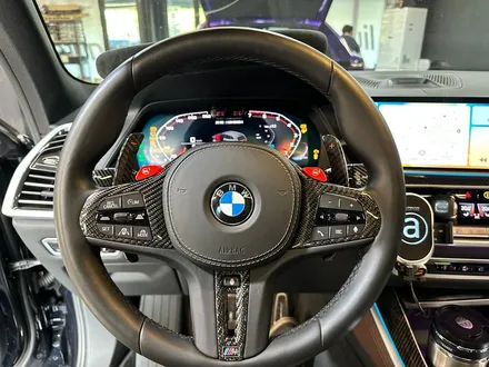 BMW G05 X5 퍼포먼스 카본 핸들 프레임 교체 + M1M2버튼 생성 + 패들시프트 추가 작업.