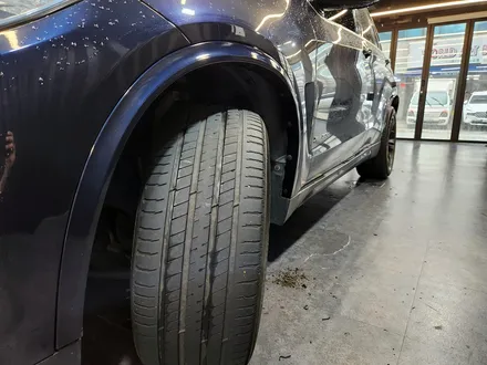 BMW F15 X5 오버휀다 휠하우스 트림 교체하기.