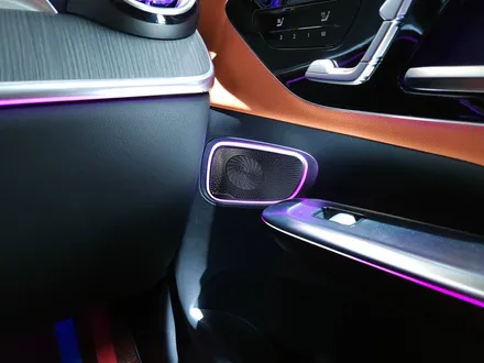 벤츠 2024 GLC 4D부메스터 + 도어 미드레인지 엠비언트