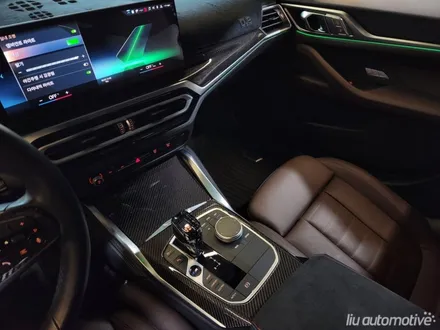 BMW i4 실내 인테리어 리얼 카본 트림 교체 시공기.