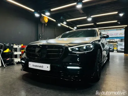 벤츠 W223 S클래스 브라부스 타입 블랙 바디킷 패키지.