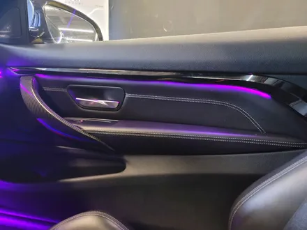 BMW M4 리츠 스마트 엠비언트. 엠비언트가 불어넣는 생기.