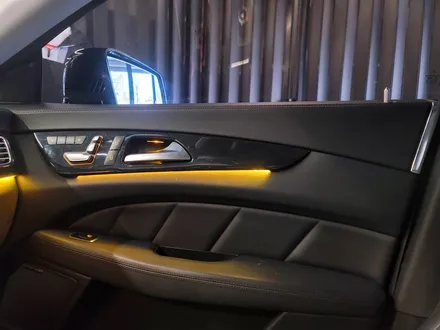 벤츠 W218 CLS 리츠 스마트 엠비언트. CLS에 어울리는 감각적인 분위기.