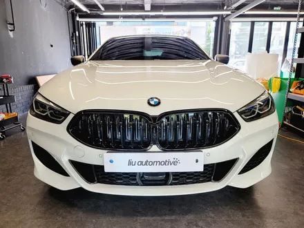BMW 8시리즈 그란쿠페 프론트 카본 카나드. 작지만 확실한 변화.