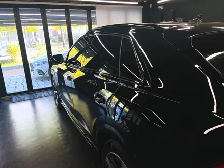 아우디 Q8 50TDI 블랙팩 + 실내 카본트림 교체. 인테리어와 익스테리어 모두 시크하게.