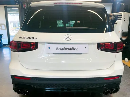 벤츠 GLB AMG 디퓨저 세트. AMG 리어 디퓨저로 완성되는 뒷모습.