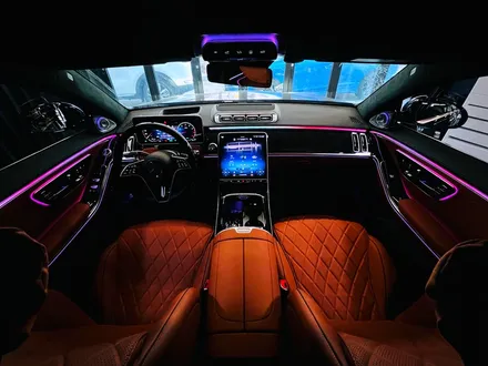 벤츠 W223 S클래스 4D 부메스터 + 액티브엠비언트 세트. 화려한 퍼포먼스 최강조합.