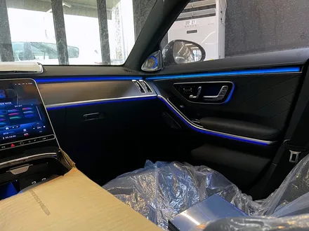 벤츠 W223 S클래스 액티브엠비언트 + 순정 부메스터 4D. 화려한 퍼포먼스, 액티브엠비언트.