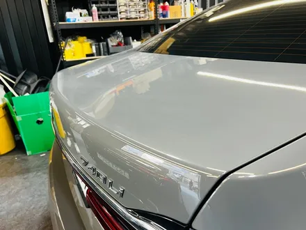 BMW G12 7시리즈 익스테리어 바디 패키지. 블랙 그릴 + 사이드미러 + 카본 스포일러.