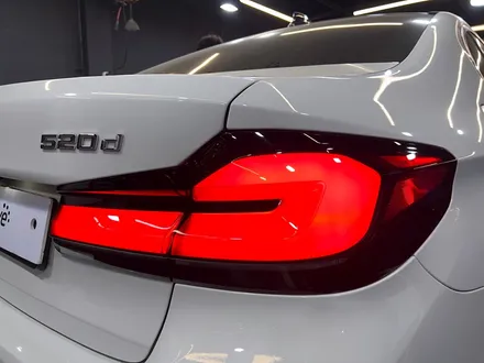 BMW G30 5시리즈 LCI 테일램프 교체 순정 부품. 믿을 수 있는 순정 테일램프.