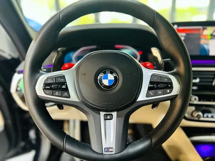 BMW G30 5시리즈 M550i 크리스탈 패키지 + M1M2 버튼 + 카본 패들시프트.