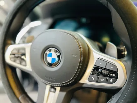 BMW G05 X5 퍼포먼스 카본 핸들 프레임 교체 + M1M2버튼 생성 + 패들시프트 추가 작업.