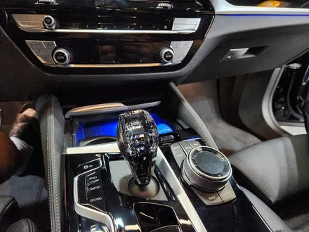 BMW 6GT 크리스탈 기어봉 교체 시공.