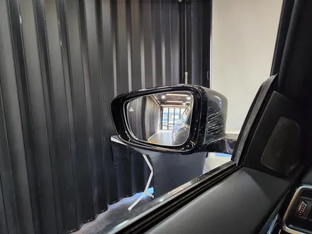 BMW i4 실내 카본 인테리어 + 리츠 광각미러 + 크리스탈 기어노브 세트.