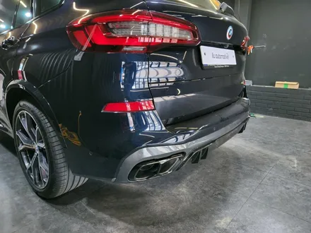 BMW G05 X5 LCI 블랙팩 머플러 디퓨저 교체 작업 50i 타입