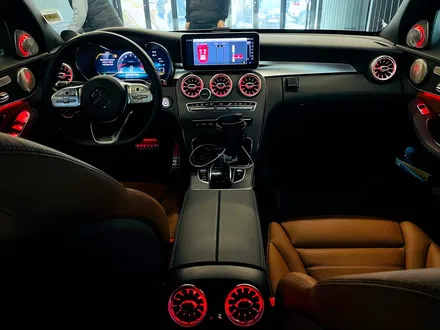 벤츠 W205 C클래스 64컬러 송풍구 엠비언트. 후석까지 화려한 분위기로.