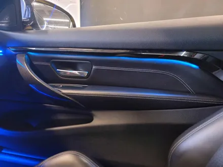 BMW M4 리츠 스마트 엠비언트. 엠비언트가 불어넣는 생기.