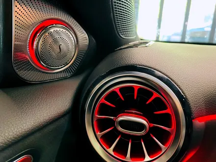 벤츠 A45 AMG 루프스킨 + 인테리어 튜닝 패키지. 부메스터 + AMG 핸들 + AMG 대쉬보드 패널 + 후석 송풍구.