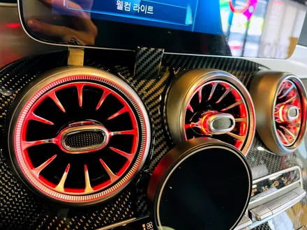 벤츠 GLC43 엠비언트 풀패키지. 송풍구 + 전동 트위터 엠비언트의 시너지.