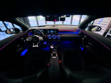 벤츠 W177 A45 AMG 순정 엠비언트 확장 작업. 순정으로 정확하게.