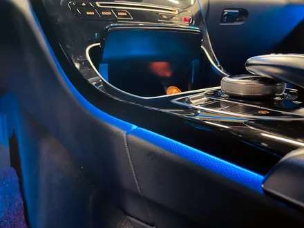 벤츠 C클래스 C220d 실내 엠비언트 풀세트. 리츠 스마트 엠비언트와 터빈 송풍구로 드레스업.