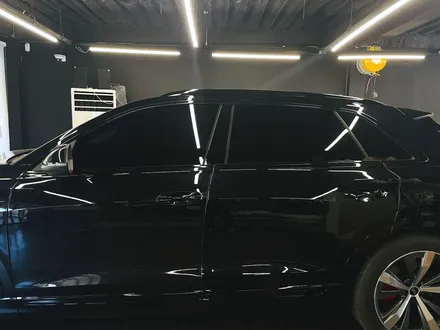아우디 Q8 50TDI 블랙팩 + 실내 카본트림 교체. 인테리어와 익스테리어 모두 시크하게.