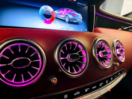 벤츠 W222 S63 AMG 터빈 송풍구 벤츠 W222 S63 AMG 카브리올레 엠비언트 패키지 전후석 송풍구 모두에 엠비언트 더하기.