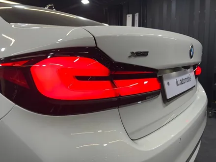 BMW G30 5시리즈 LCI 테일램프 교체 순정 부품. 믿을 수 있는 순정 테일램프.