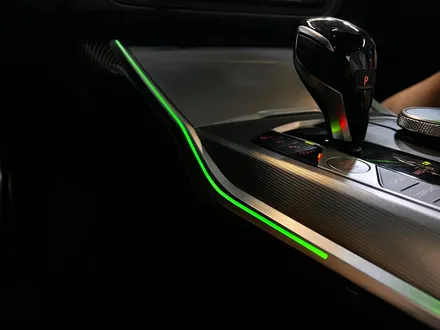 BMW G23 4시리즈 M440i 센터페시아 엠비언트 확장 + 카본 스포일러.