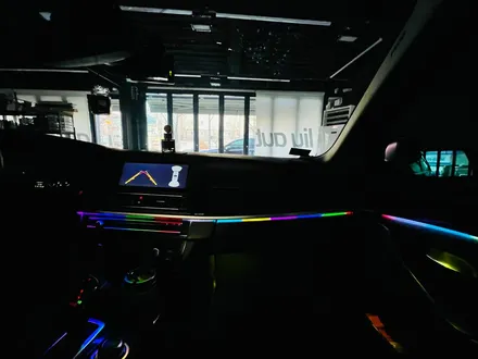 BMW F10 5시리즈 리츠 무빙 액티브 엠비언트 시공 작업.
