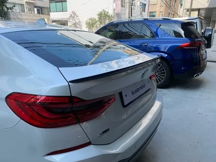 BMW 6GT 카본 스포일러.