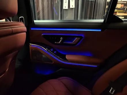 벤츠 W223 S클래스 숏바디 차량 액티브엠비언트 옵션.