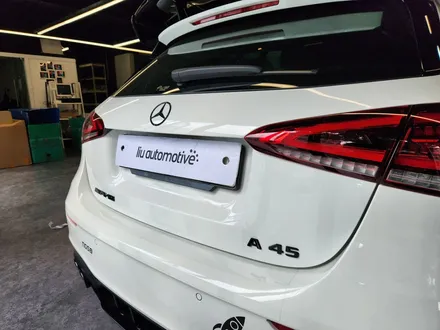 벤츠 W177 A45AMG 순정부품 후석송풍구 생성 + 블랙 엠블럼 교체 세트.
