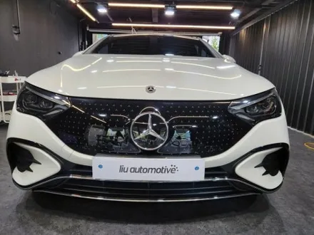 벤츠 EQE 세단 세로그릴.