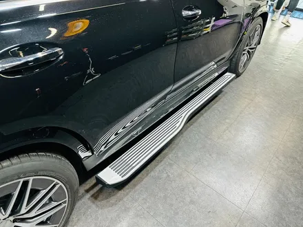 벤츠 GLE 53AMG 전동 사이드스텝.