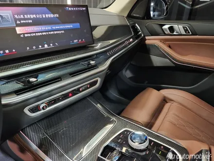 BMW G05 X5 LCI 실내 카본 인테리어 + 아이코닉글로우 그릴.