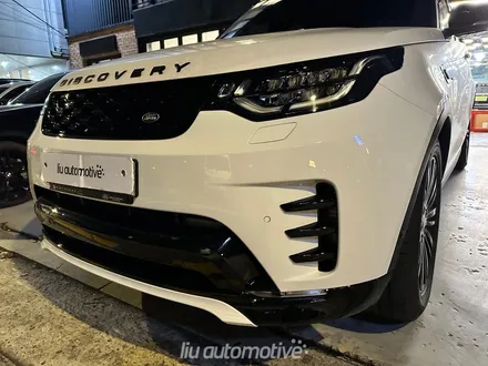 랜드로버 디스커버리5 전기형에서 후기형으로 바디킷 교체 하였습니다.