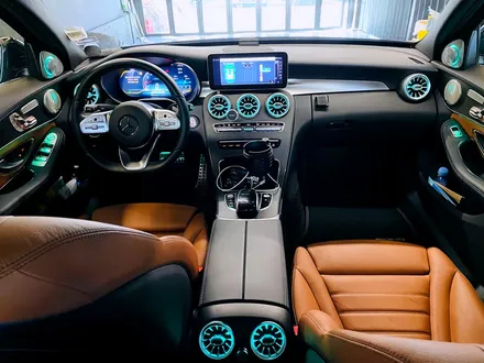 벤츠 W205 C클래스 64컬러 송풍구 엠비언트. 후석까지 화려한 분위기로.