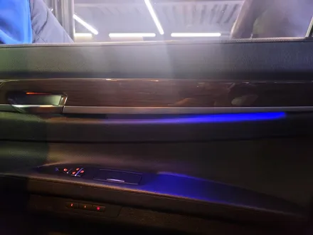BMW F02 7시리즈 리츠 스마트 엠비언트. 모두가 탐내는 차에도 필수, 엠비언트.